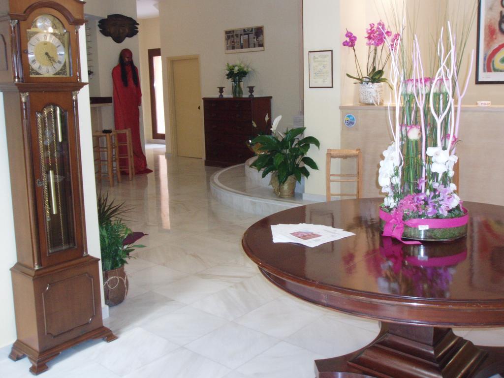 Efplias Hotel Apartments Pireus Exteriör bild