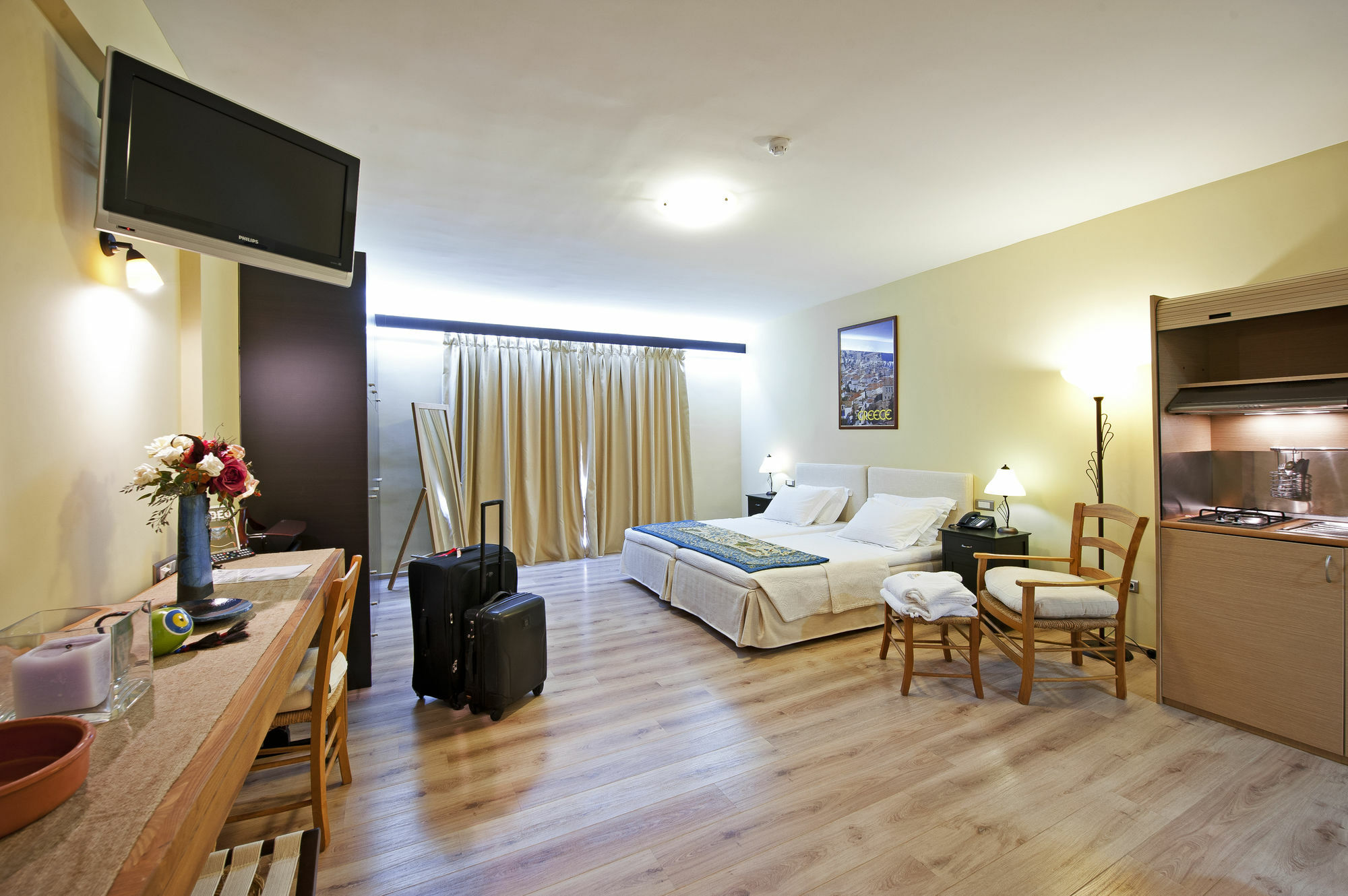 Efplias Hotel Apartments Pireus Exteriör bild