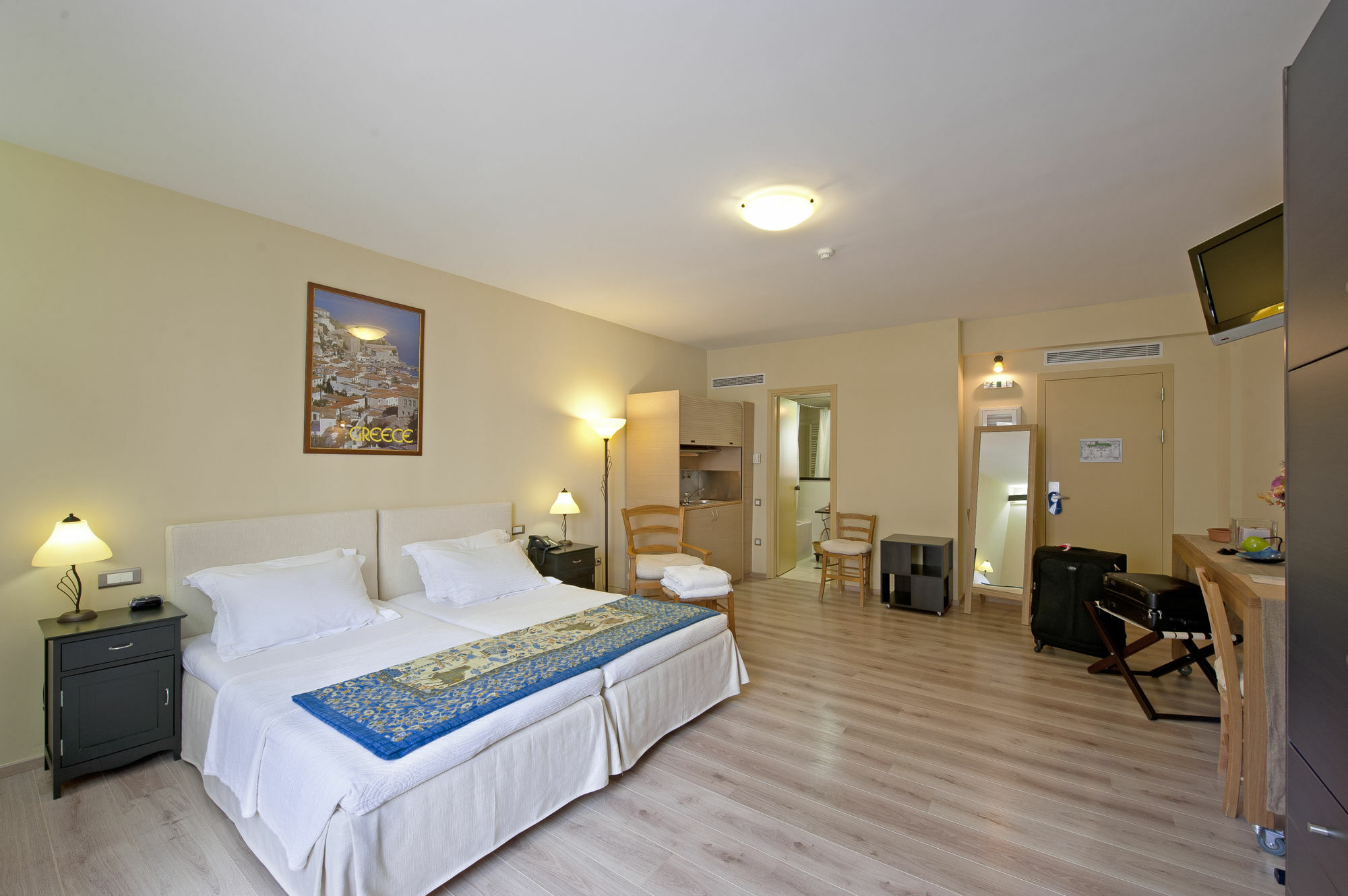 Efplias Hotel Apartments Pireus Exteriör bild