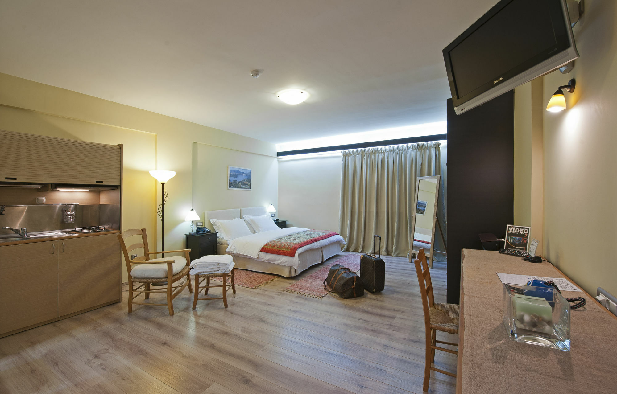 Efplias Hotel Apartments Pireus Exteriör bild