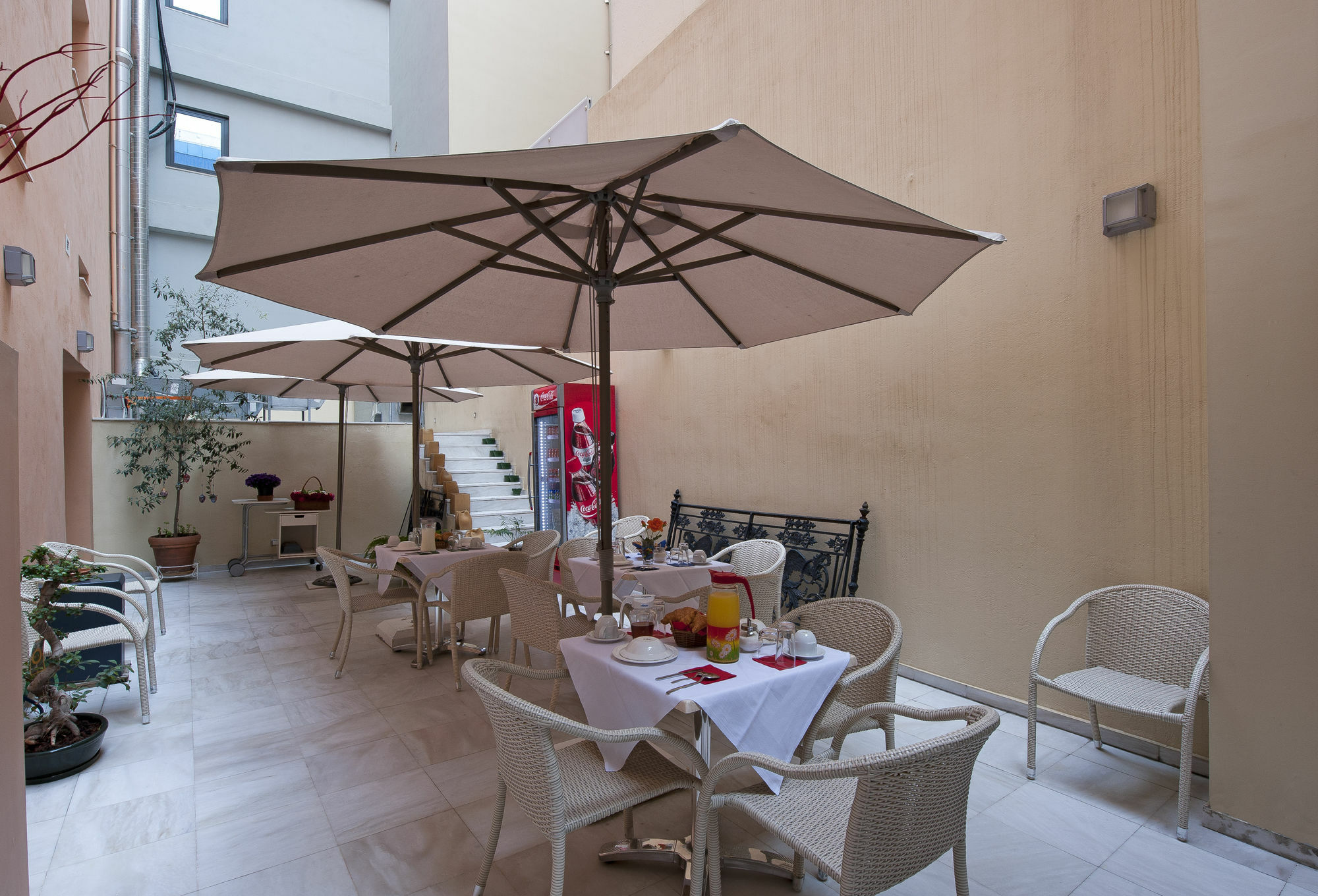 Efplias Hotel Apartments Pireus Exteriör bild