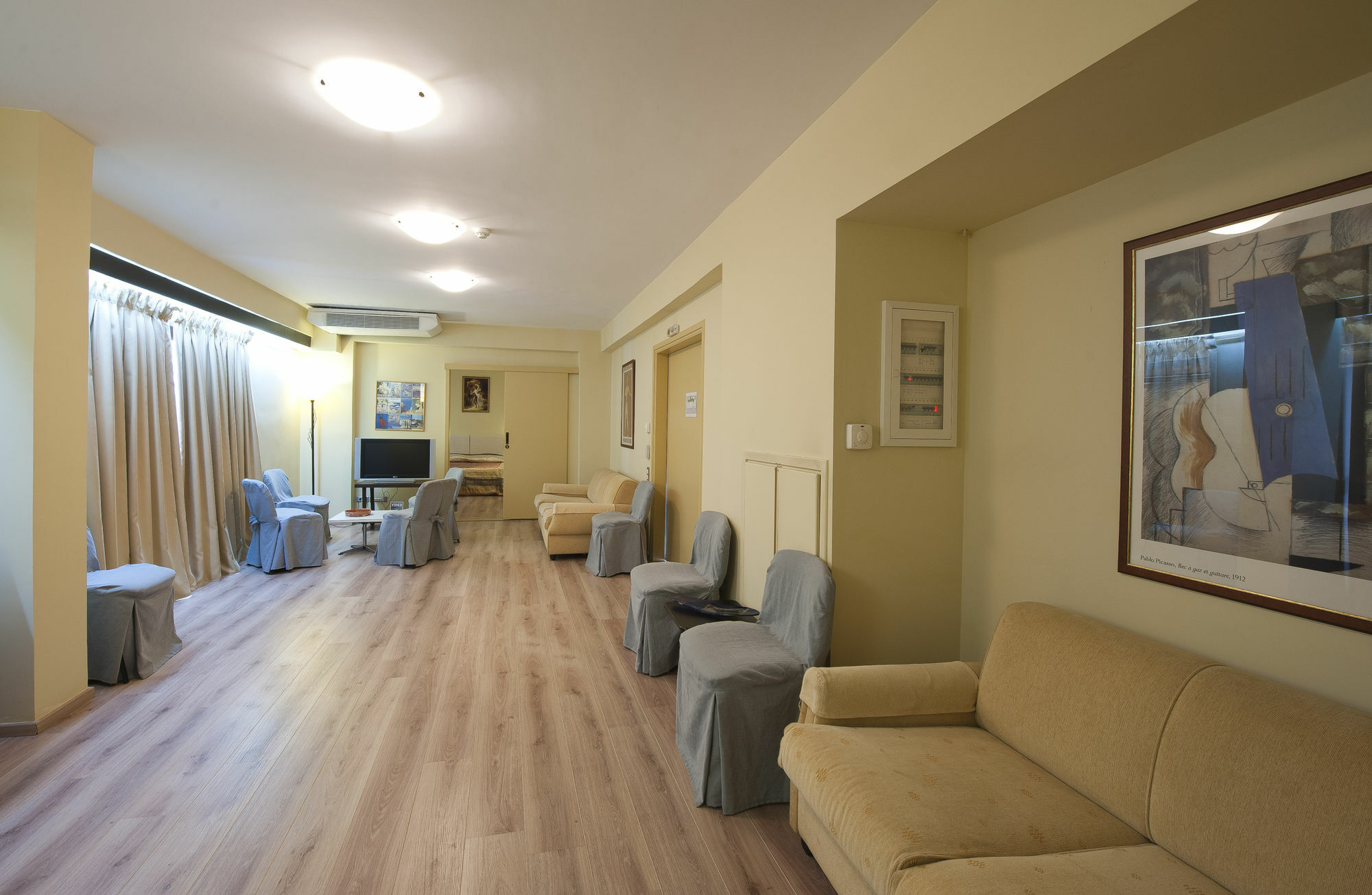 Efplias Hotel Apartments Pireus Exteriör bild