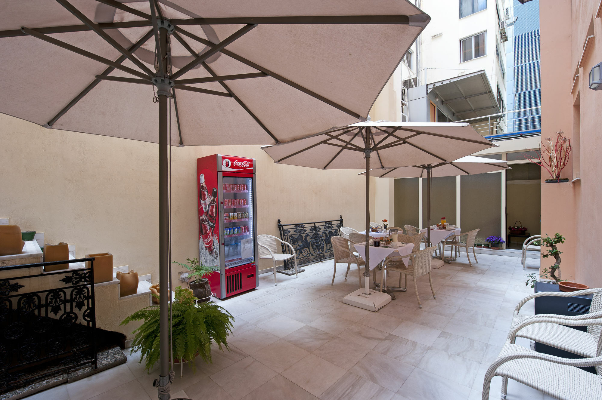 Efplias Hotel Apartments Pireus Exteriör bild