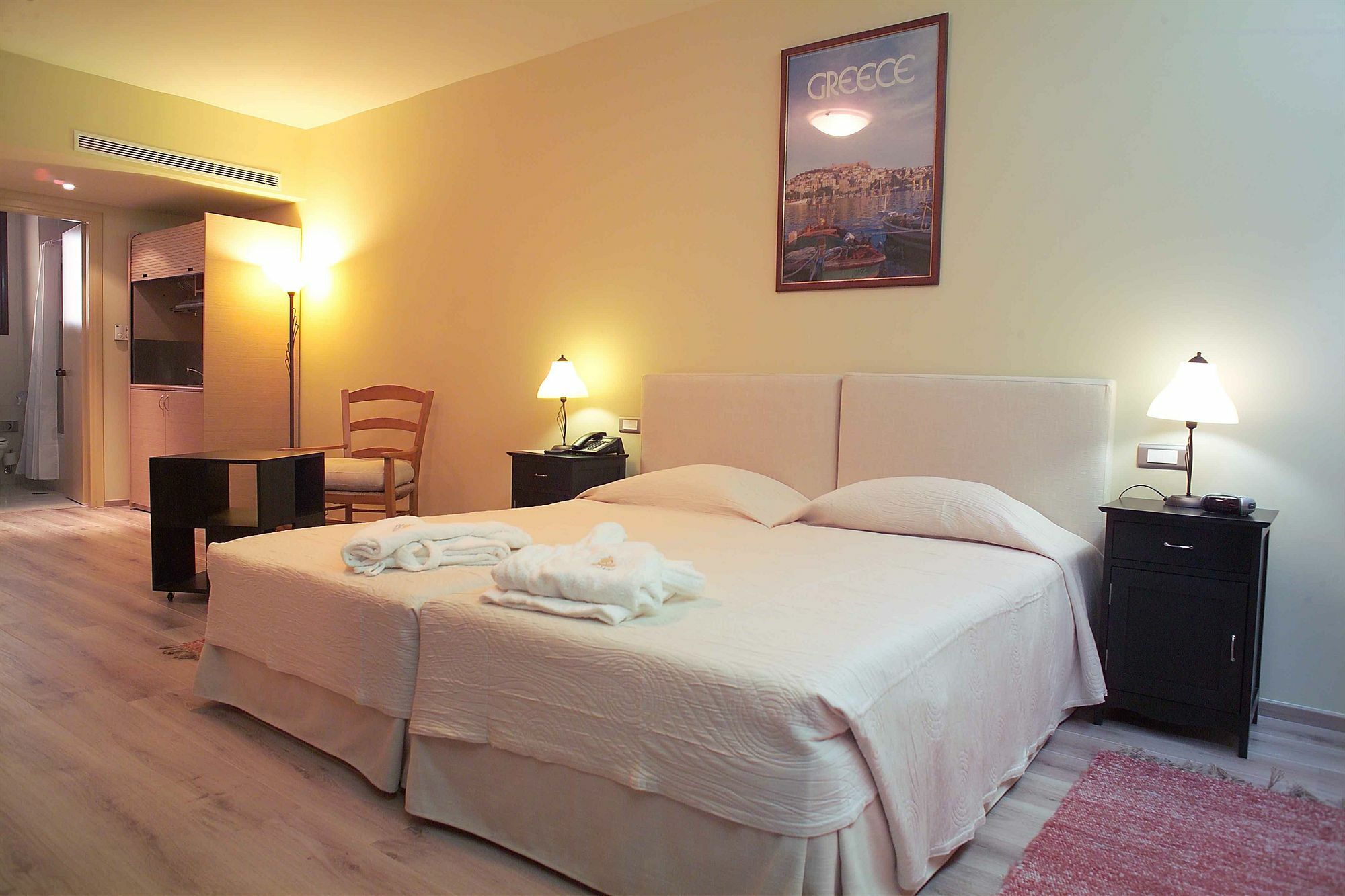 Efplias Hotel Apartments Pireus Rum bild