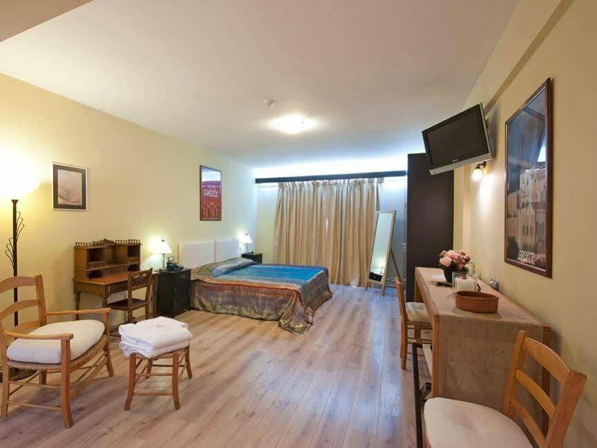 Efplias Hotel Apartments Pireus Exteriör bild
